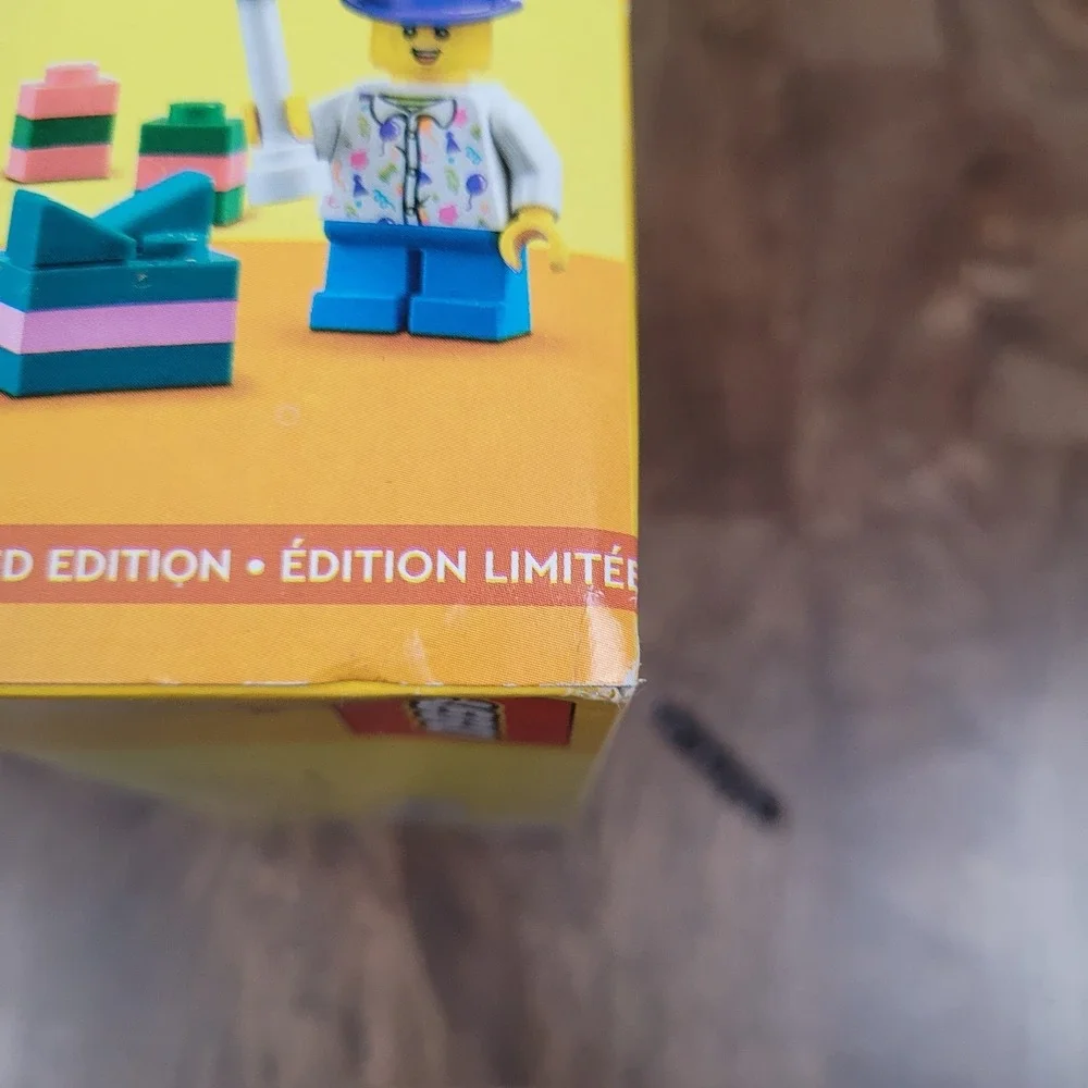 LEGO 40584 Birthday Diorama Building Toy 157 pcs NIB Sealed